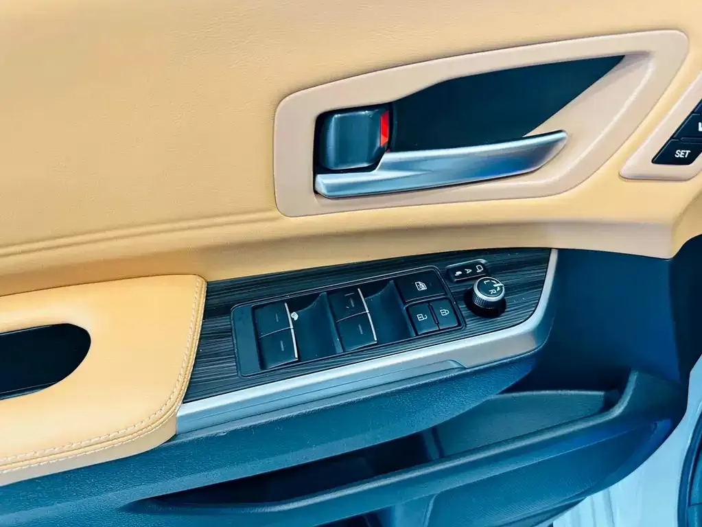 Toyota Sienna — фото 6