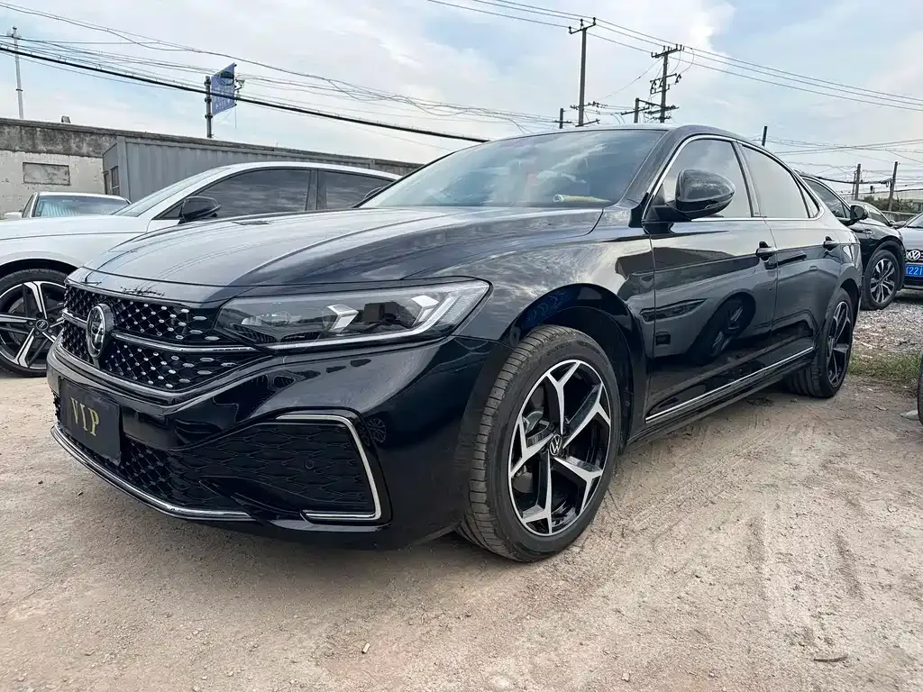 Volkswagen Passat — фото 1
