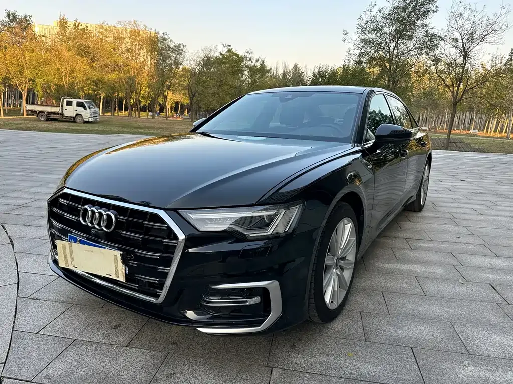 Audi A6L — фото 1