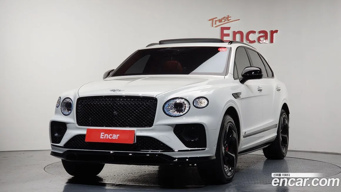 Bentley Bentayga — фото 1