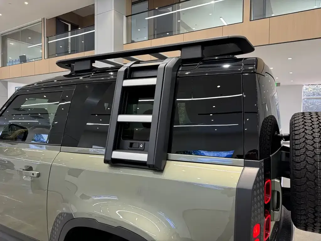 Land Rover Defender — фото 10