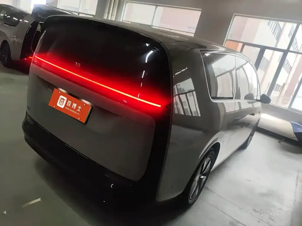 Li Auto MEGA — фото 2