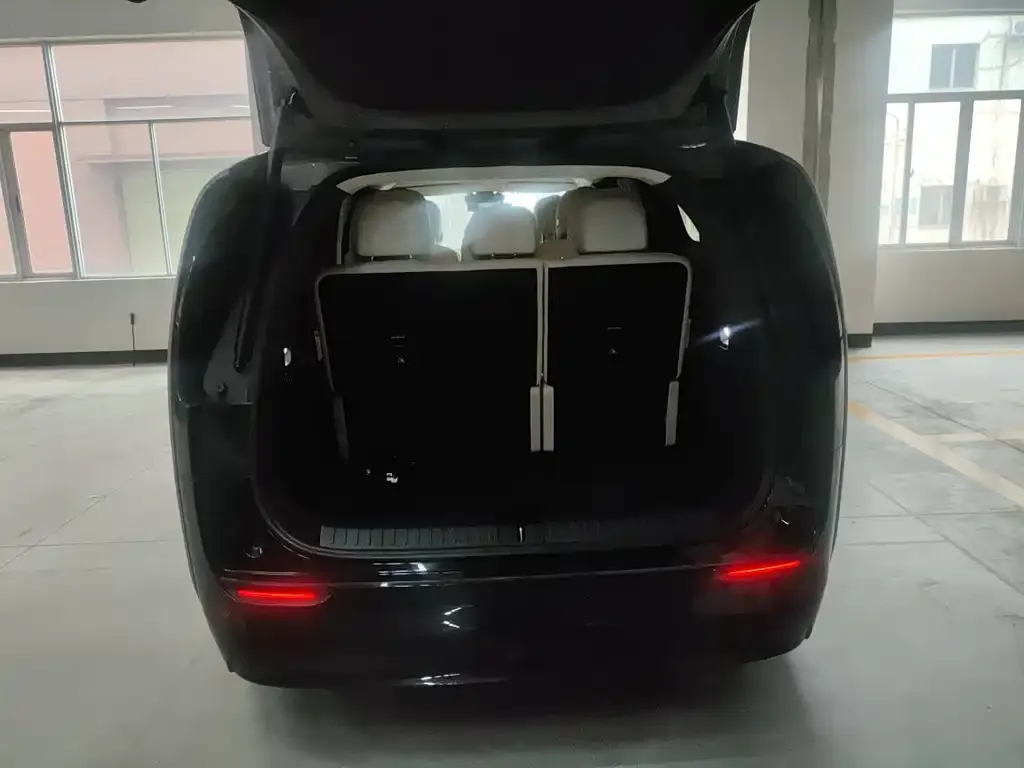 Li Auto MEGA — фото 7