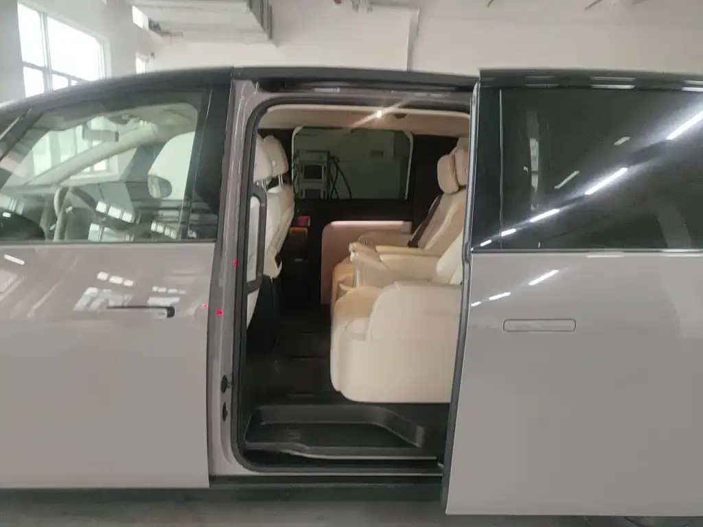 Li Auto MEGA — фото 8