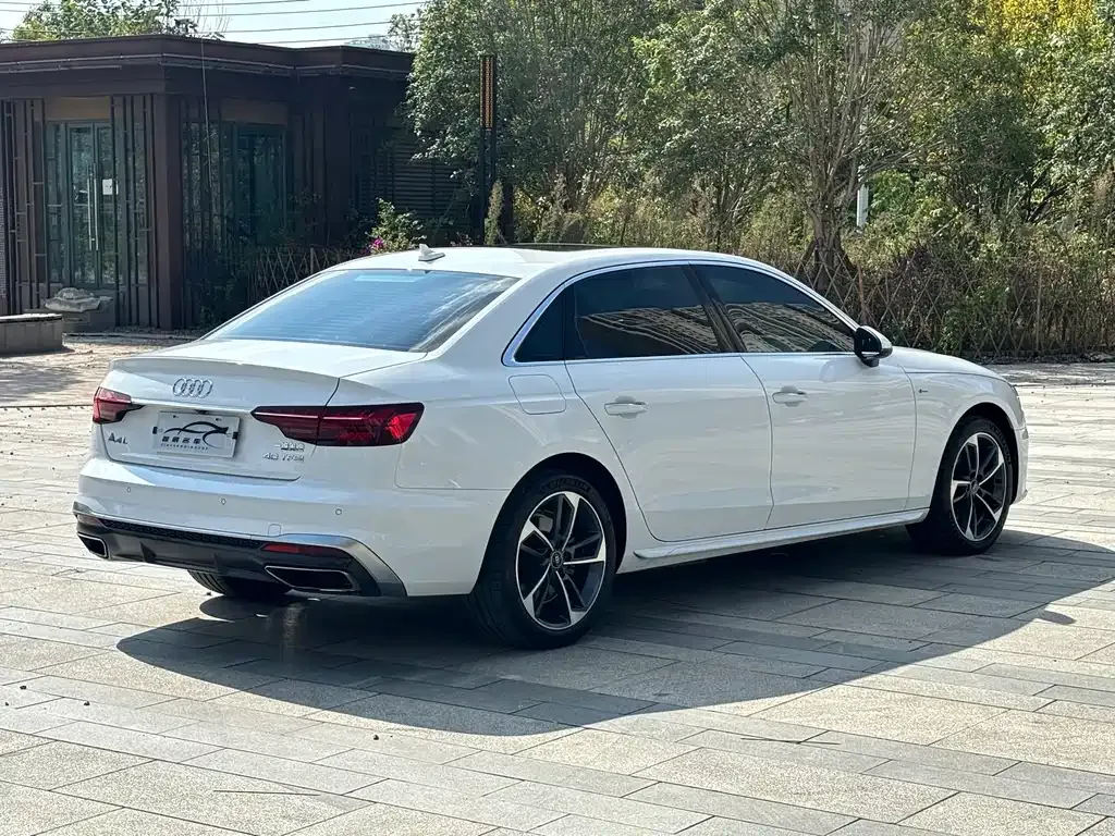Audi A4L — фото 8