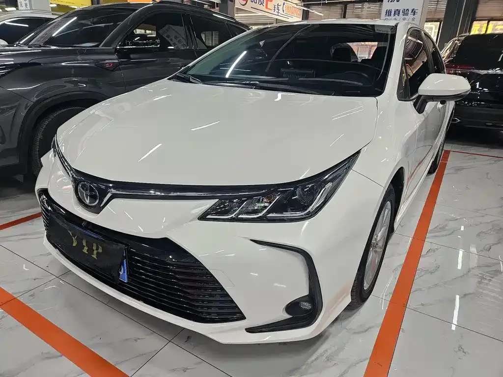 Toyota Corolla — фото 1