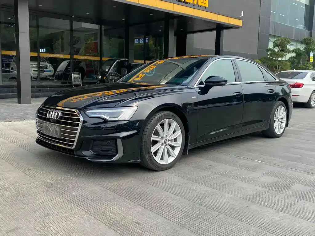 Audi A6L — фото 1