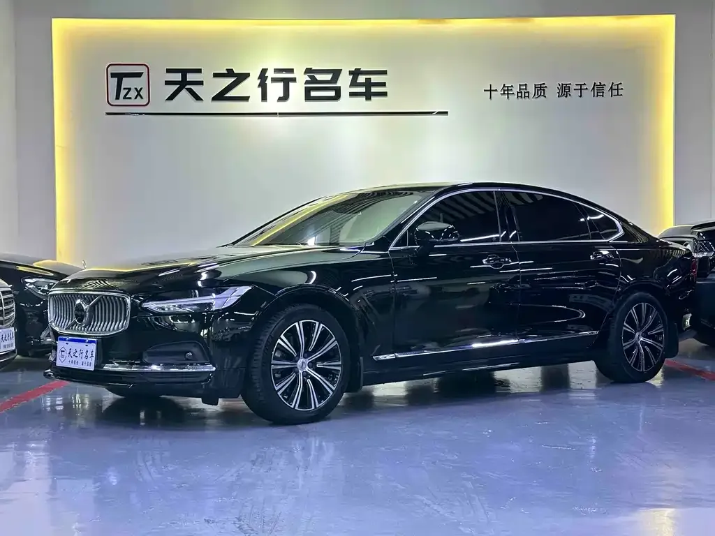 Volvo S90 — фото 1