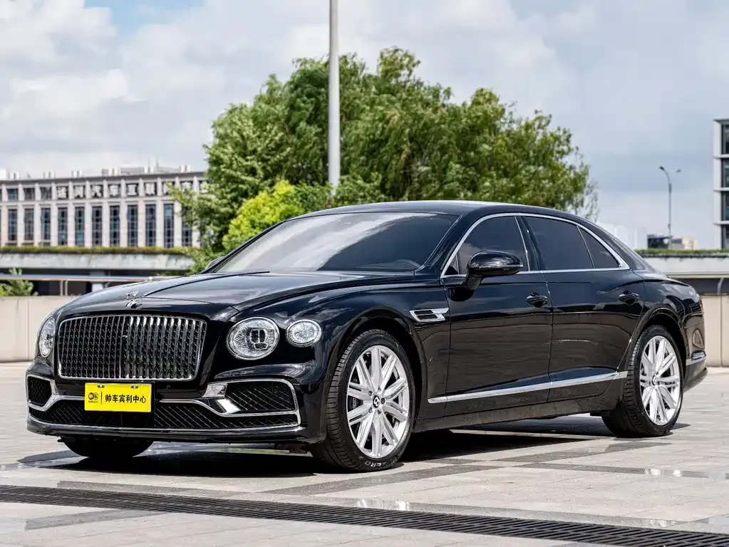 Bentley Flying Spur — фото 1
