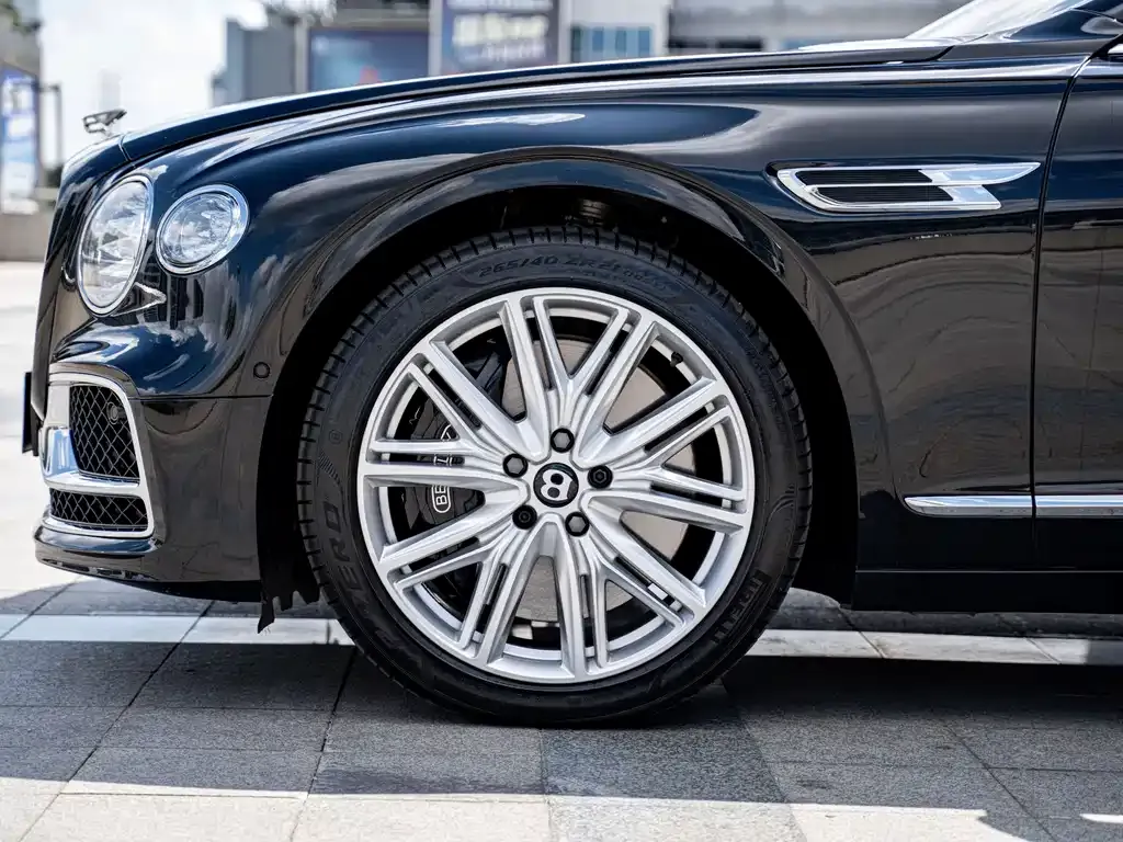 Bentley Flying Spur — фото 8