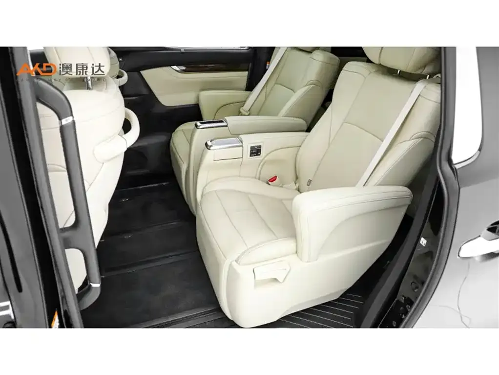 Toyota Alphard — фото 7