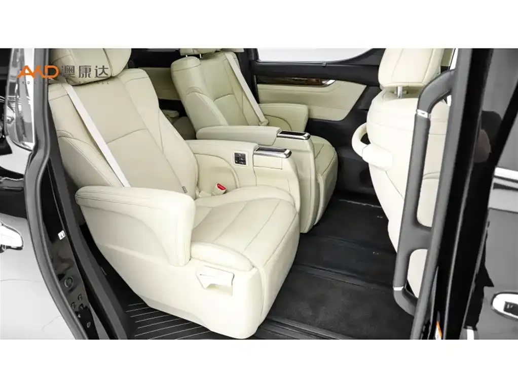 Toyota Alphard — фото 8