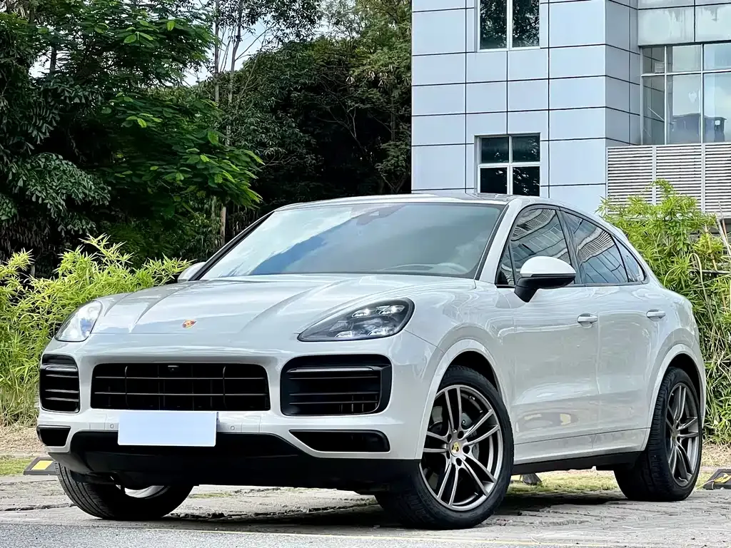 Porsche Cayenne — фото 1