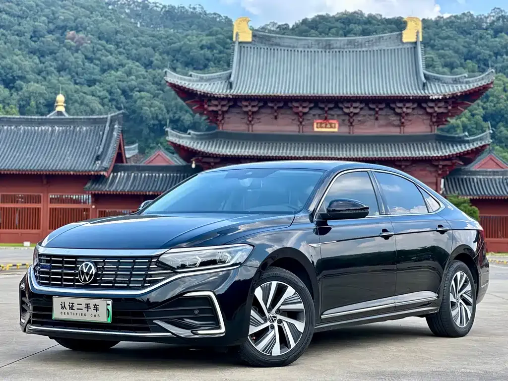 Volkswagen Passat New Energy — фото 1