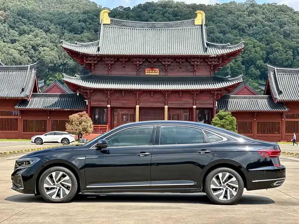 Volkswagen Passat New Energy — фото 5