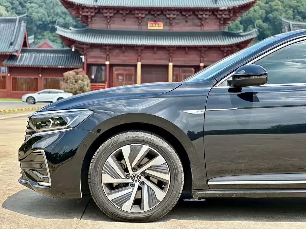 Volkswagen Passat New Energy — фото 6