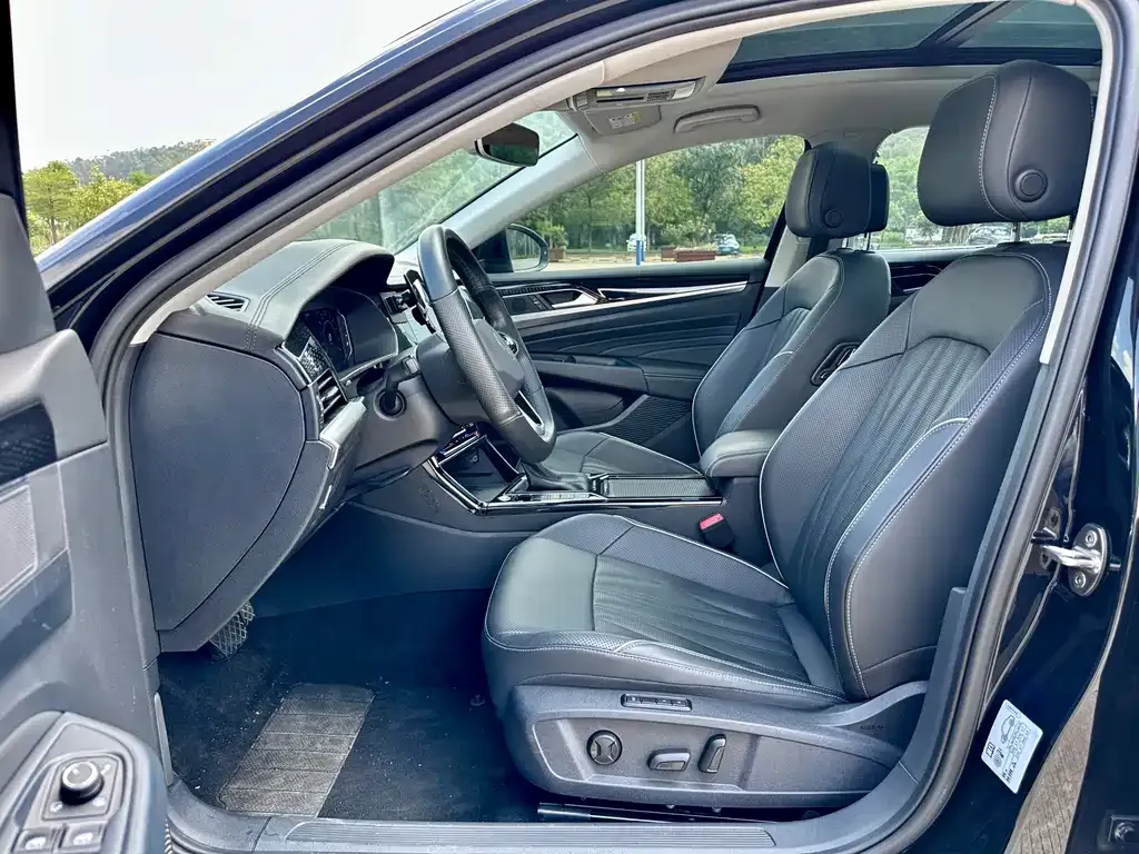 Volkswagen Passat New Energy — фото 9