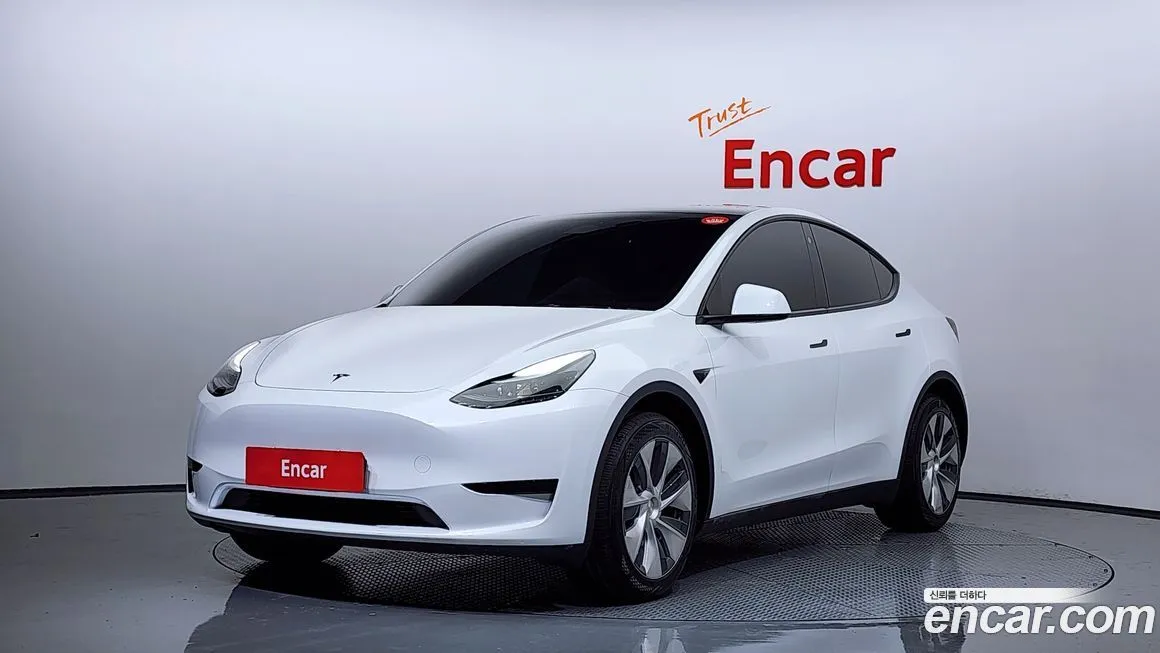 Tesla Model Y — фото 1