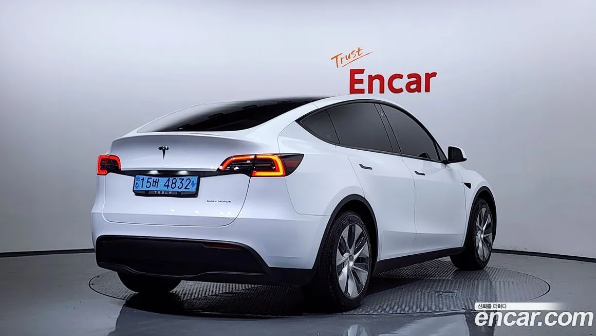 Tesla Model Y — фото 2