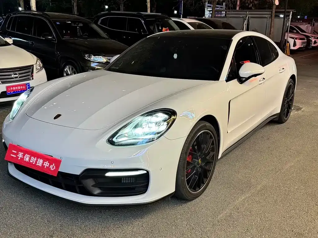 Porsche Panamera — фото 1