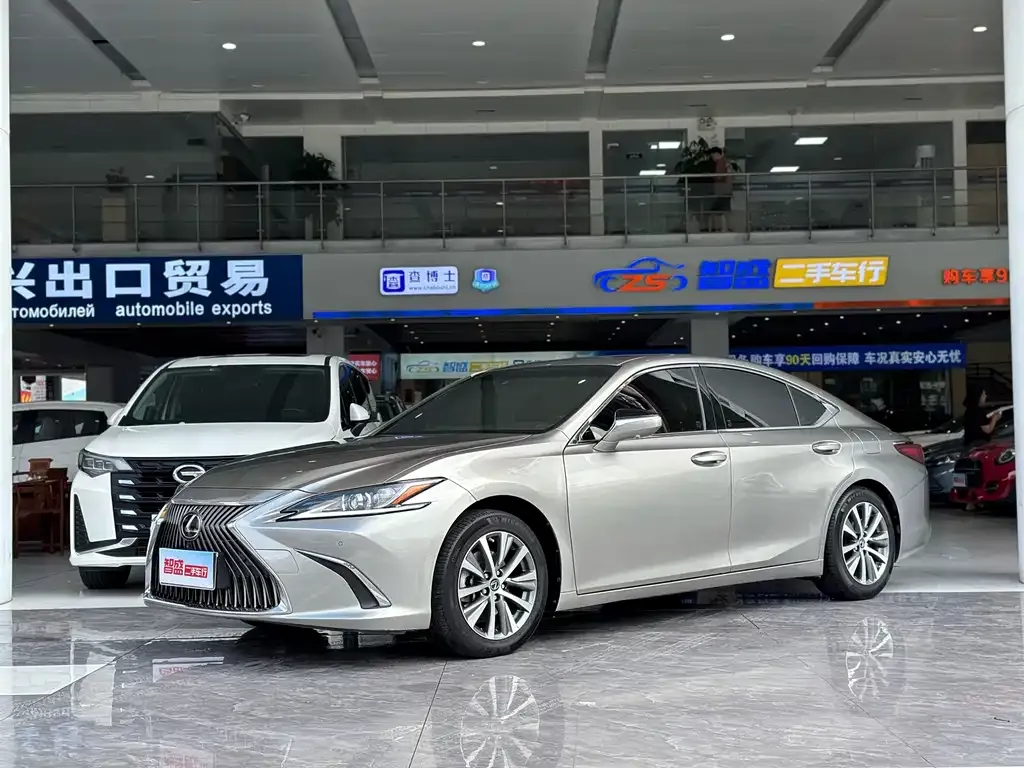 Lexus ES — фото 1