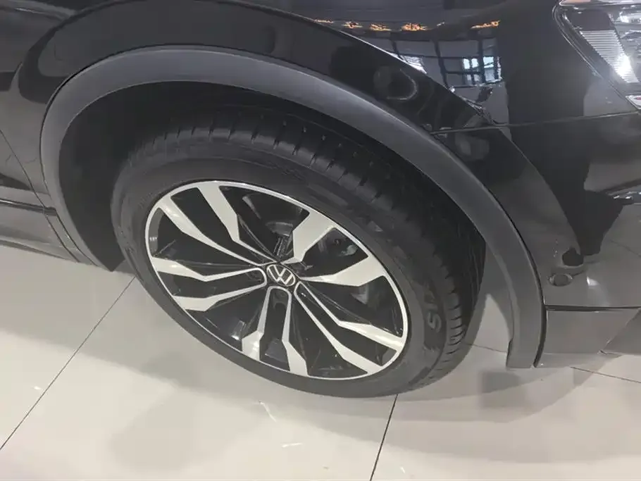 Volkswagen Tiguan L New Energy — фото 6