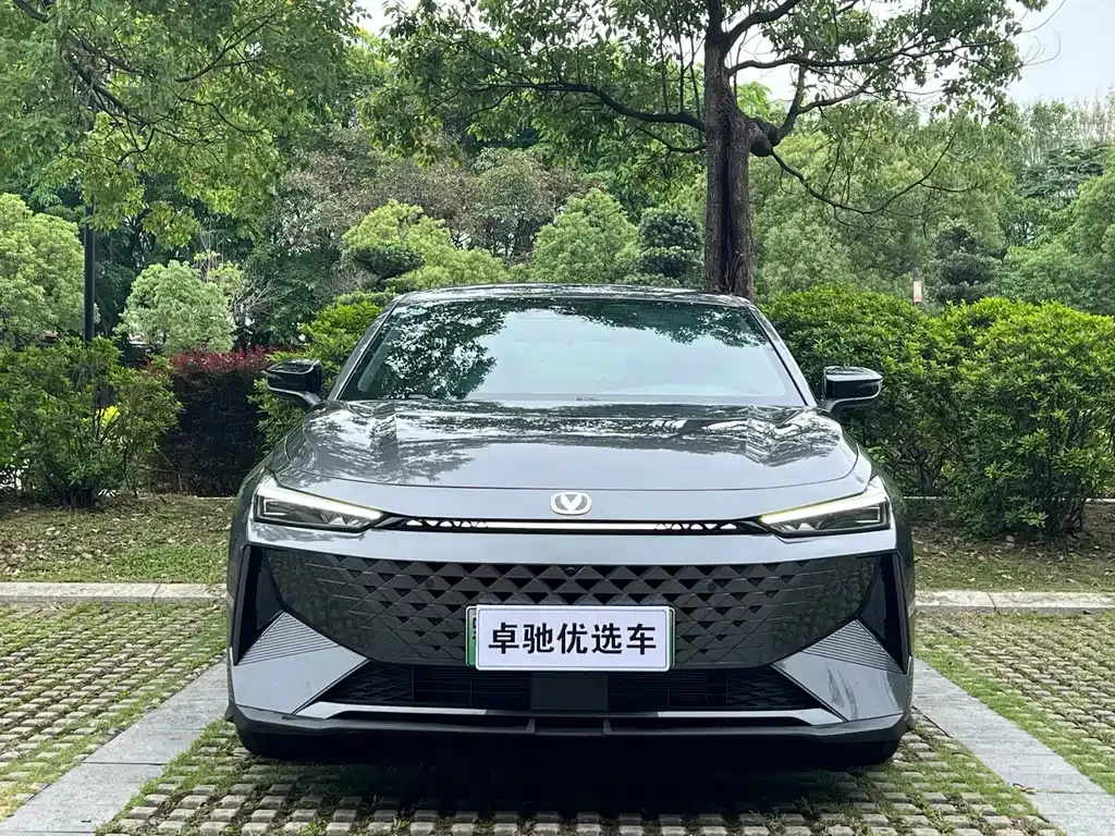 Changan UNI-V iDD — фото 2