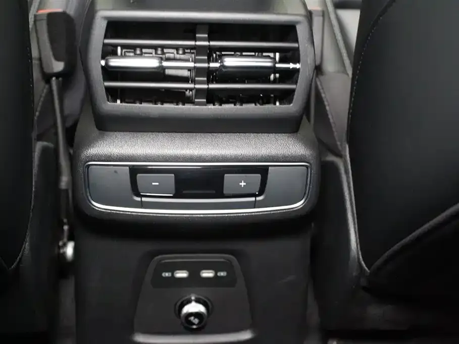 Audi Q4 e-tron — фото 10