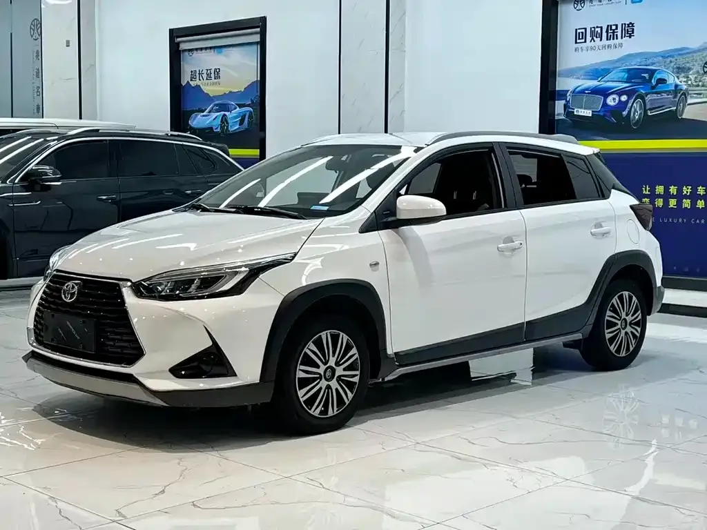 Toyota Yaris L — фото 1