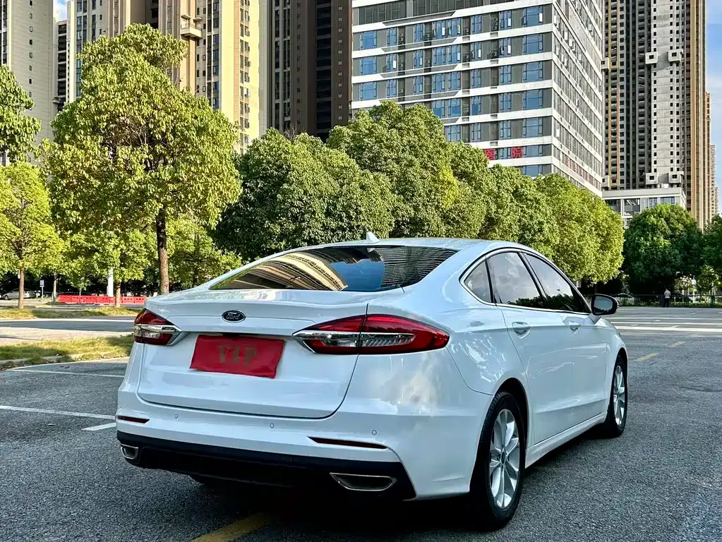Ford Mondeo — фото 8