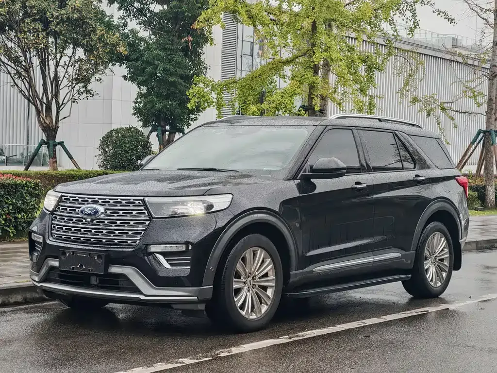 Ford Explorer — фото 1