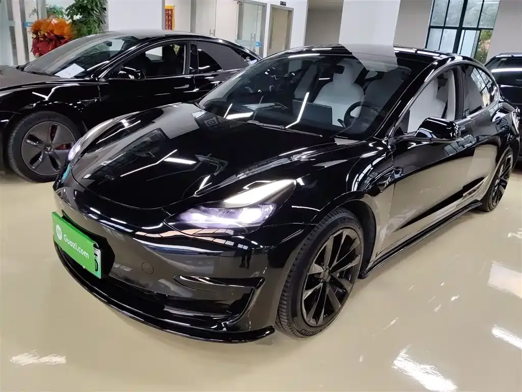 Tesla Model 3 — фото 1