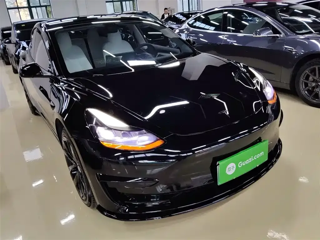 Tesla Model 3 — фото 4