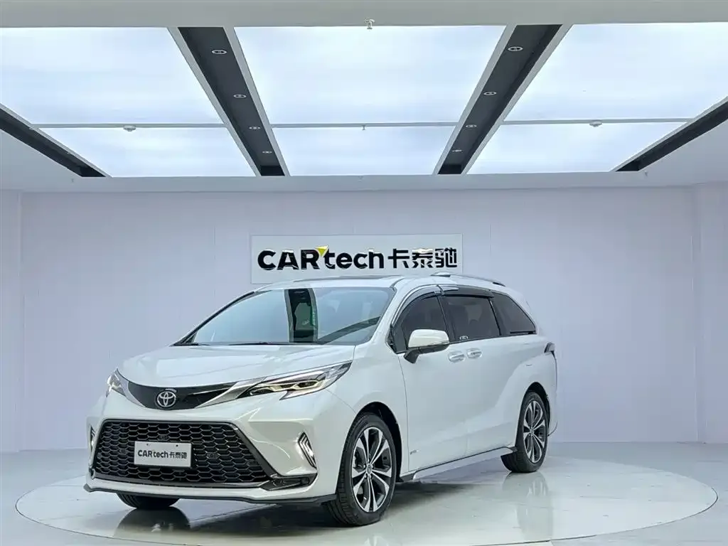 Toyota Granvia — фото 1