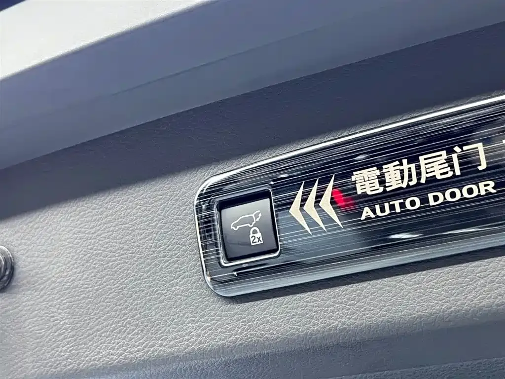 Toyota Granvia — фото 10