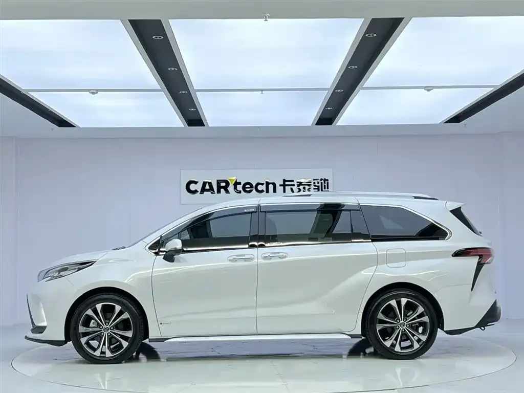 Toyota Granvia — фото 2