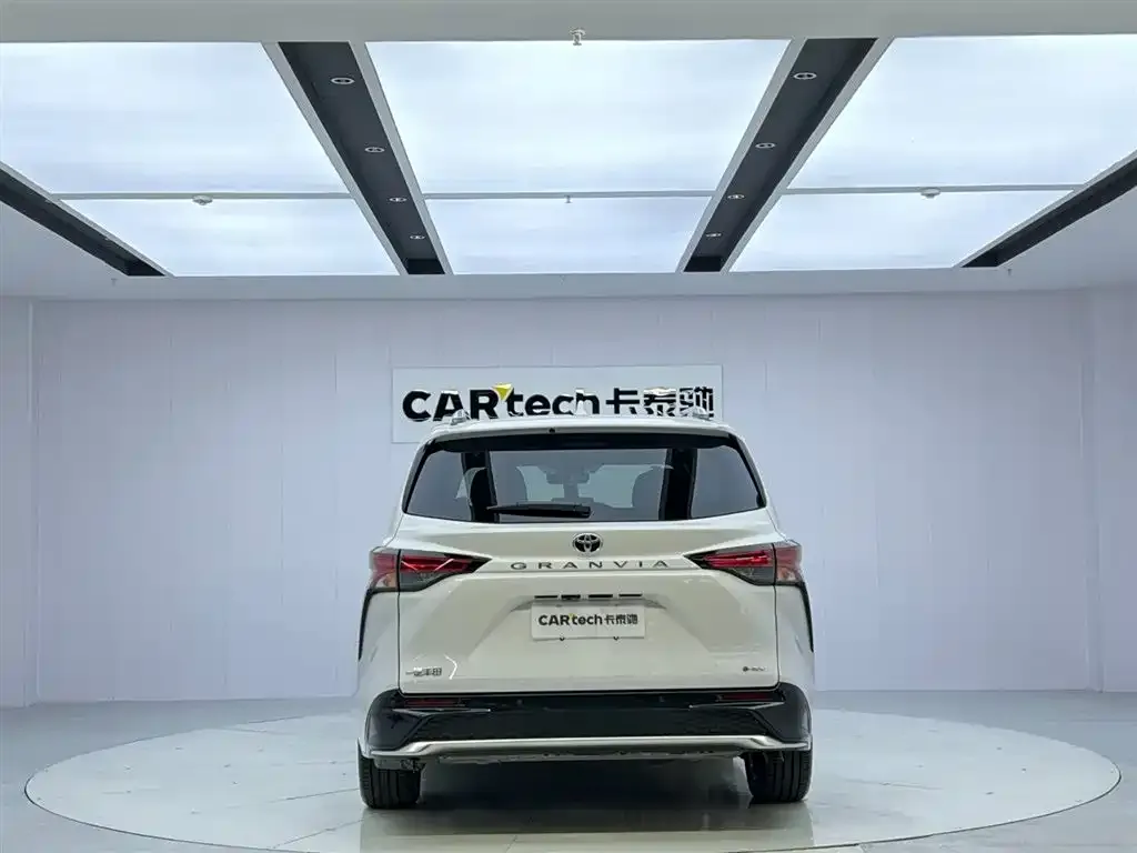 Toyota Granvia — фото 4