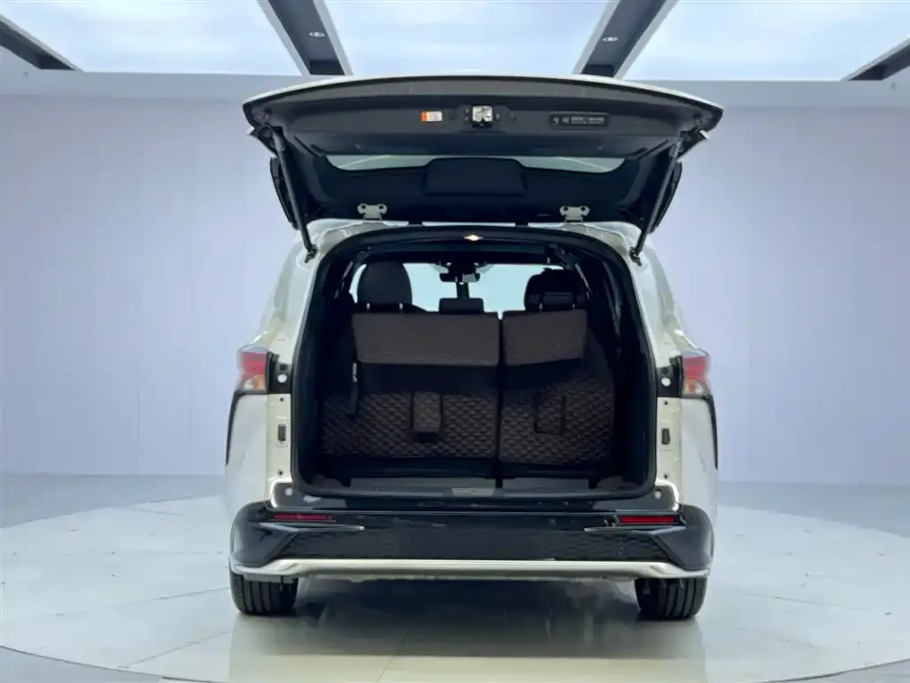 Toyota Granvia — фото 9