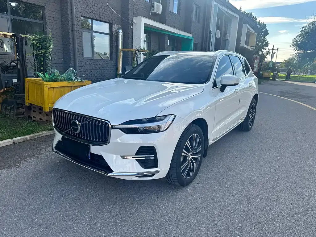 Volvo XC60 — фото 1