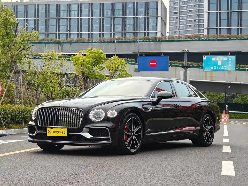 Bentley Flying Spur — фото 1