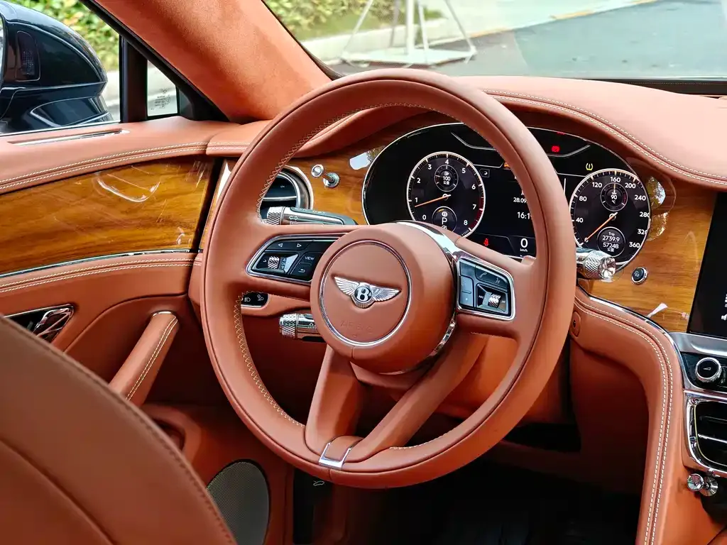 Bentley Flying Spur — фото 10
