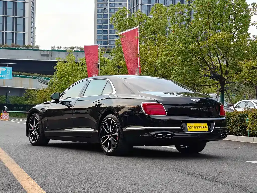 Bentley Flying Spur — фото 3