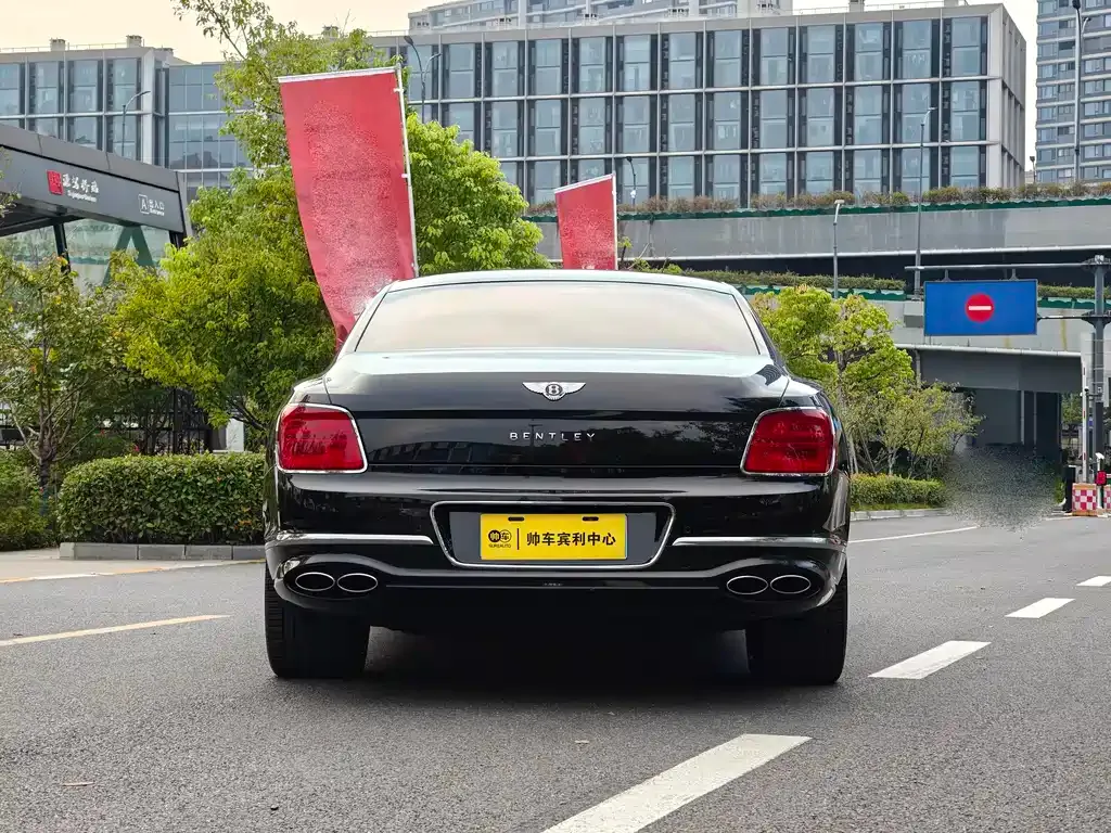 Bentley Flying Spur — фото 6