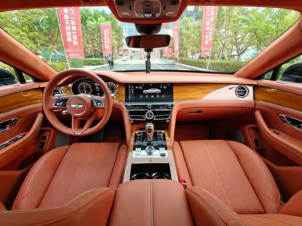 Bentley Flying Spur — фото 9