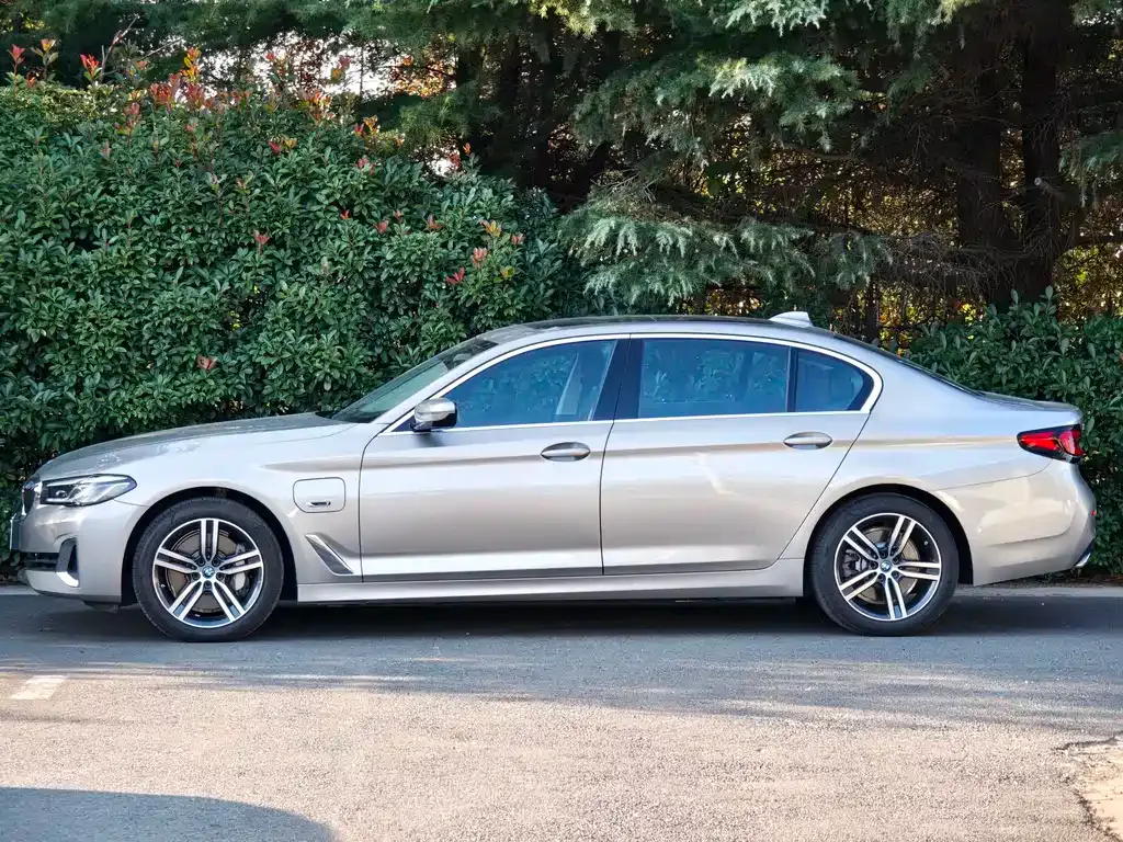 BMW 5 Series New Energy — фото 3