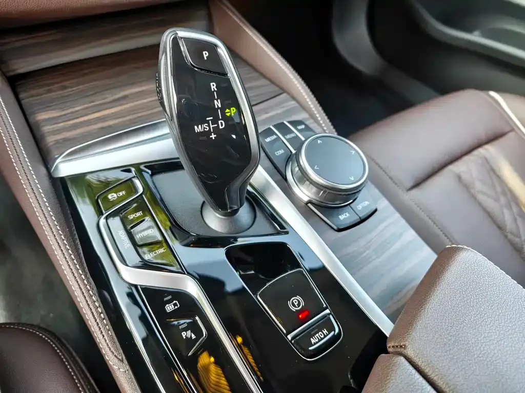 BMW 5 Series New Energy — фото 8
