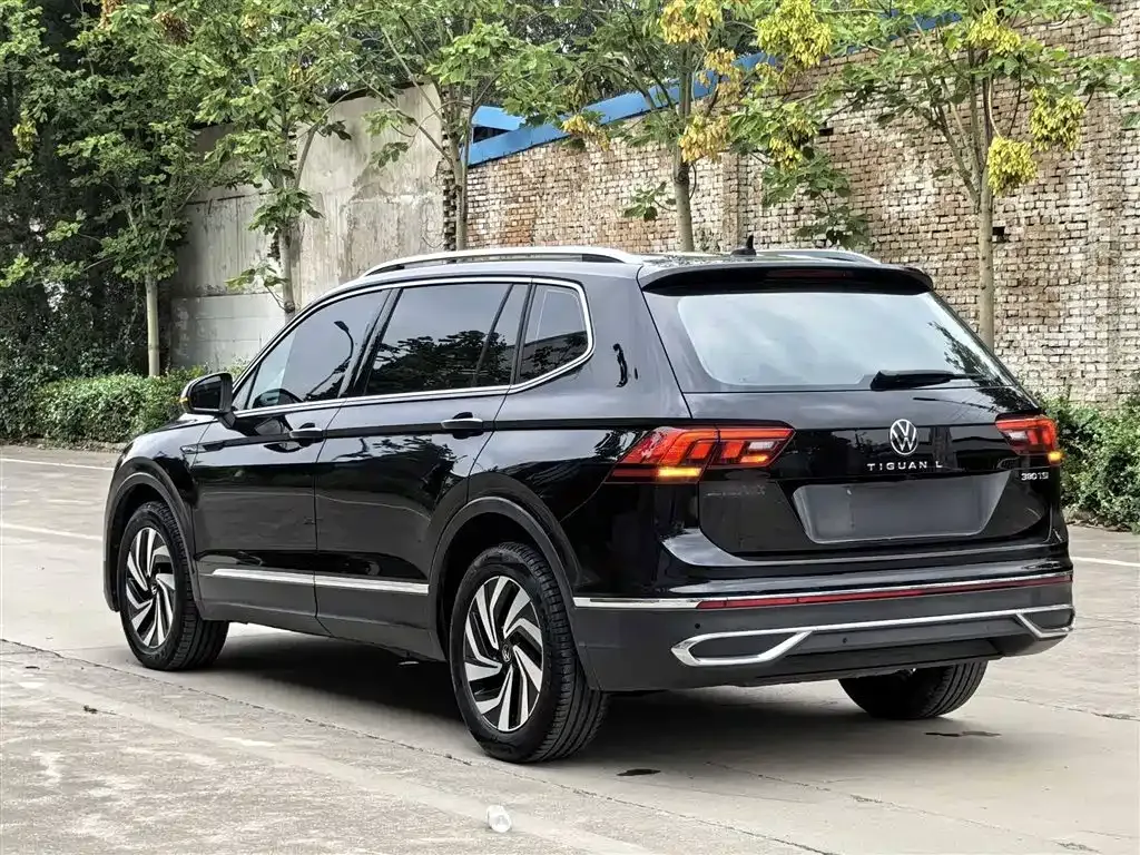 Volkswagen Tiguan L — фото 10