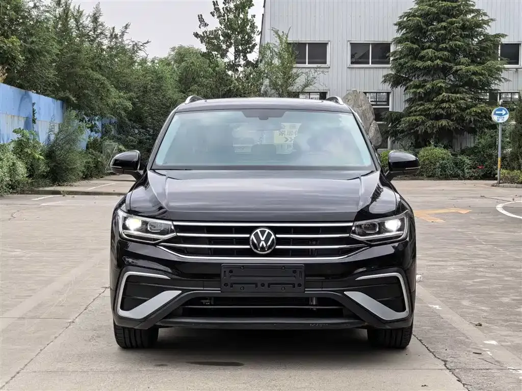 Volkswagen Tiguan L — фото 8