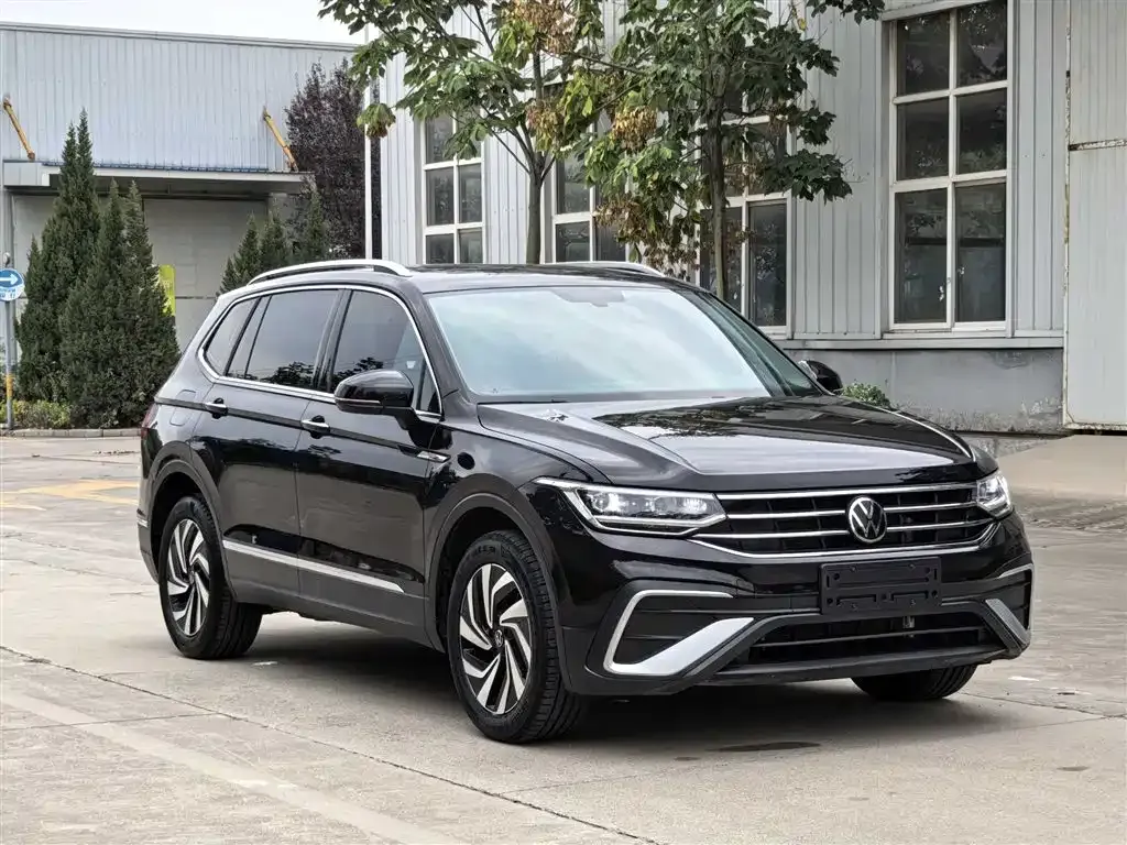 Volkswagen Tiguan L — фото 9