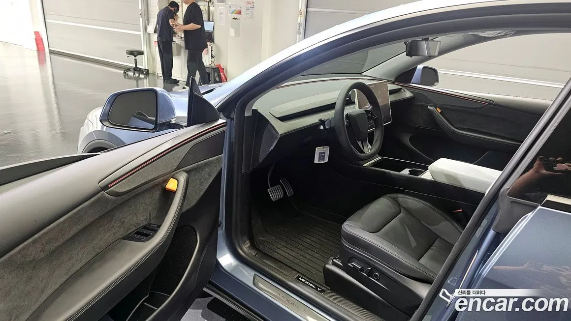 Tesla Model Y — фото 10
